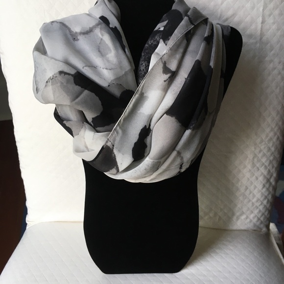Calvin Klein scarf - Picture 8 of 8